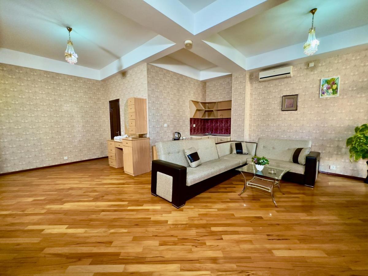 Hotel Nur & Terrace Cafe Baku