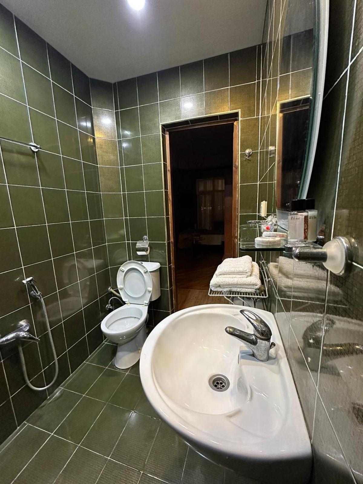 Nur & Terrace Cafe Hotel 4*